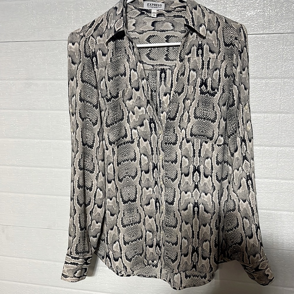 Small express casual top